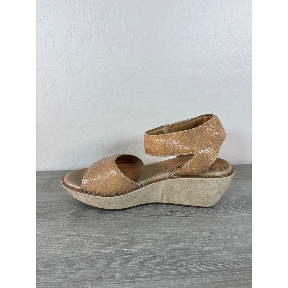 Clarks Collection Hazelle Alba Tan Leather Snake Print Wedge Sandals Size‎ 7.5
